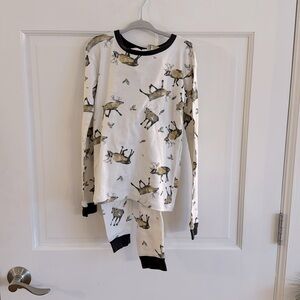 Burts bees, boys size 8 deer, reindeer, long sleeve pajama set